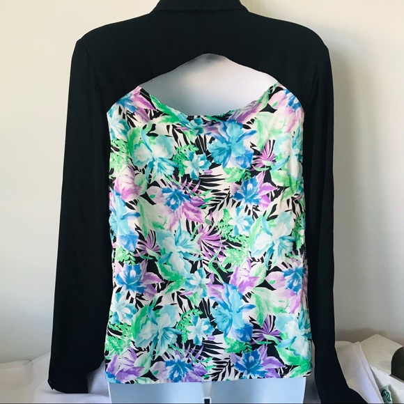 Forever21 • Floral Print Blouse w/ Keyhole Back - Picture 2 of 5